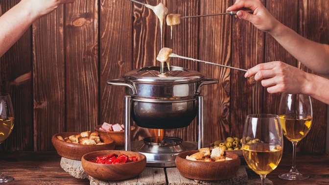 Fondue je společenská záležitost.