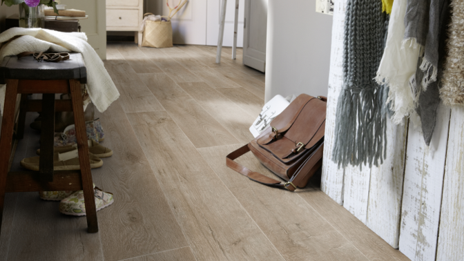 Dnešní "lina" jsou k nerozeznání od dřevěných podlah.