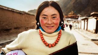 Žena z Tibetské náhorní plošiny, Čína.