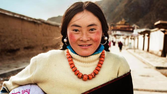 Žena z Tibetské náhorní plošiny, Čína.