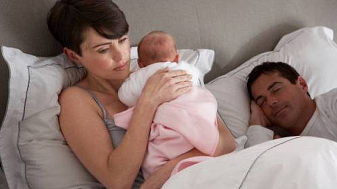 Dítě v posteli je začátkem konce intimních chvilek