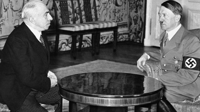 16. listopadu se konala mimořádná porada v Berlíně, té se zúčastnil dokonce i Adolf Hitler (na il.fotografii s prezidentem Háchou).