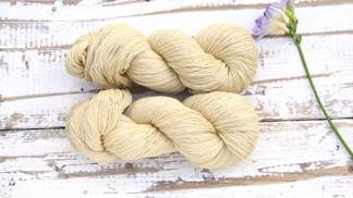 Vlákna z ramie neboli čínské trávy.