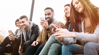 Generace Y žije v moderních technologiích a na sociálních sítích celé dny.