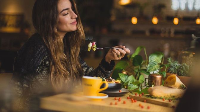 Chcete být zdraví a vyhnout se obezitě? Vědci odhalili jedno klíčové pravidlo