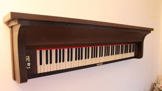 Finále! Konečný vzhled police po ošetření včelím voskem