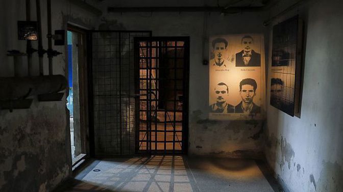 Elektrošoky, mučení a útrapy.