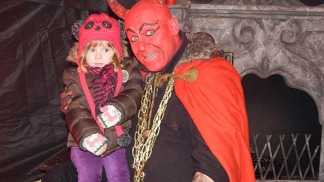 Čert by měl být vždy nakonec Mikulášem a andělem usměrněn.