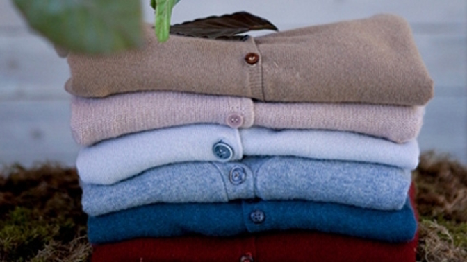 Kašmírový svetr by neměl chybět v žádném šatníku.