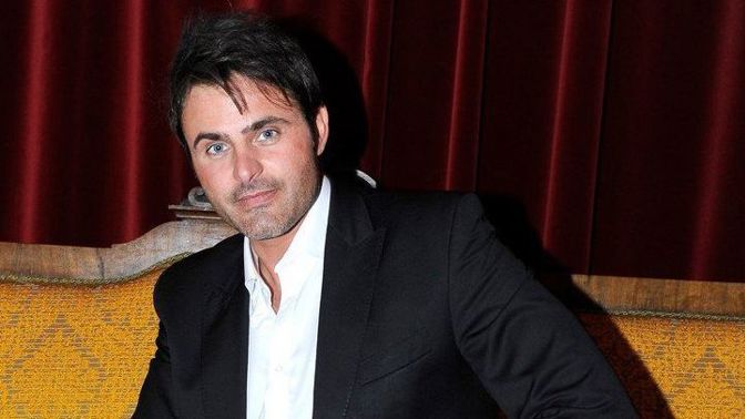 Princ z pohádky Z pekla štěstí je ve 40 letech stále k mání.