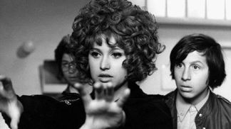 Saxana kouzlí a výrostek v podaní Jana Krause ji pozoruje