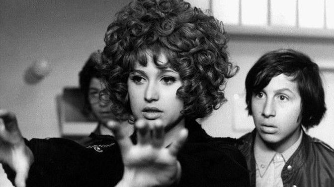 Saxana kouzlí a výrostek v podaní Jana Krause ji pozoruje