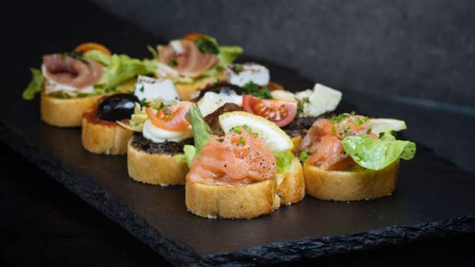 Díky těmto pomazánkám bude silvestrovská noc u vás doma nezapomenutelná.