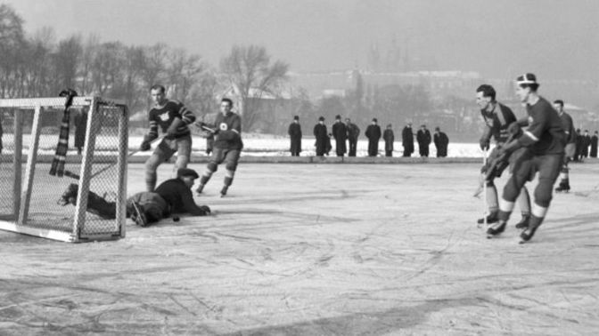 Hokej samozřejmě nesměl chybět.