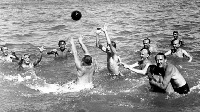 Hrátky u vody jsou oblíbené v každé době