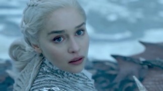 Krásná Daenerys Targaryen se vrací spolu s poslední řadou Hry o trůny.