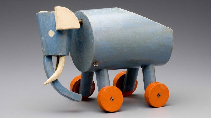 Jeho hračky muzeum získalo ze soukromé sbírky.