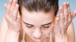 O aknózní pleť se musíte pečlivě starat.