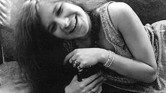 Rockové královně bylo pouhých 27 let, když její nakřáplý hlas utichl.