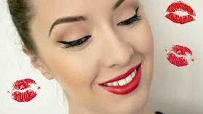 Vyzkoušejte si namalovat rudé rty a uvidíte tu změnu
