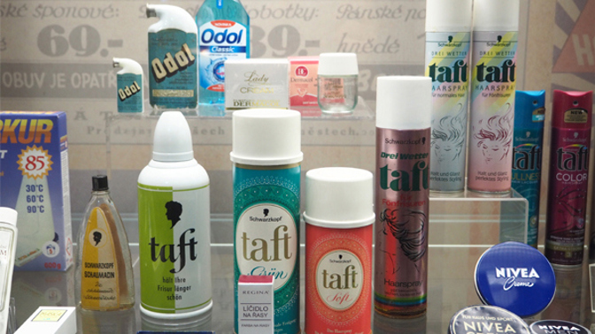 Celá retro kolekce kosmetiky v celé své kráse