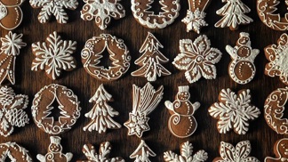 Pečeme na Vánoce: 3 perníkové rychlovky z jedné krabice, které vám ušetří čas