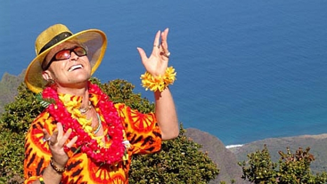 Teplo, slunce, moře - to Dan miluje, u nás si ho vynahrazuje solárkem.