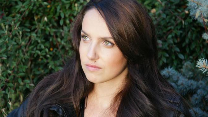 Zpěvačka Yanna prožila dětství v dětském domově