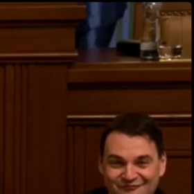 Petr Macinka a další z jeho výrazů.