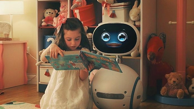 Robot Zenbo vám také připomene, kdy si vzít prášky.