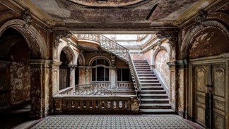 V opuštěných domech se už dávno zastavil čas.