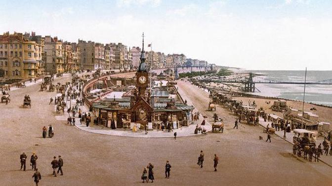 Tyto fascinující fotografie byly pořízeny fotochromovou technikou.