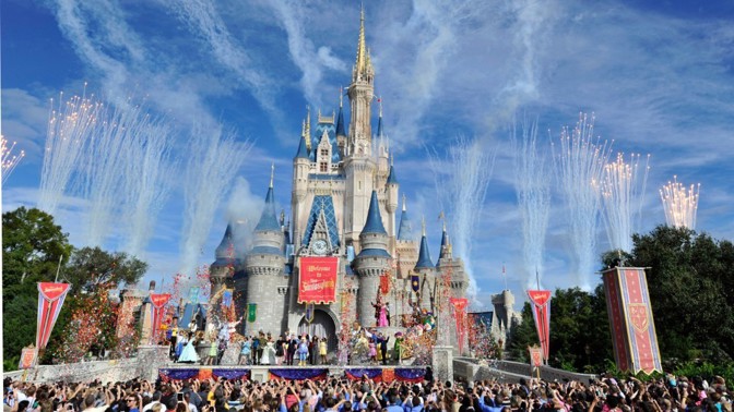 Zábavní parky jsou rájem pro všechny děti. Spoustu legrace si v nich ale užijí i dospělí.