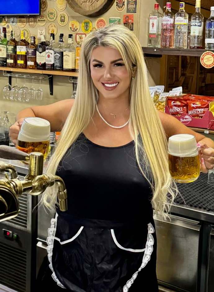 Pohled, který pány v hospodě nikdy neomrzí. 