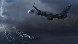 Blesk zasáhne letadlo mnohem častěji, než si většina lidí myslí.