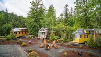 Tiny House Village na první pohled vypadá jako domov lesních skřítků.