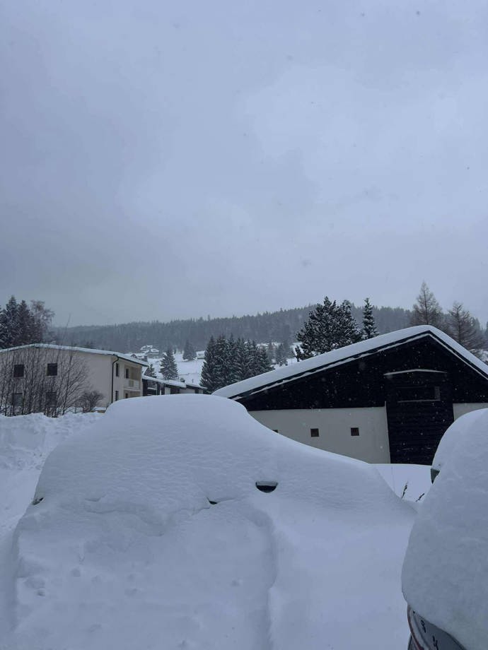 V Peci pod Sněžkou není o sníh nouze.