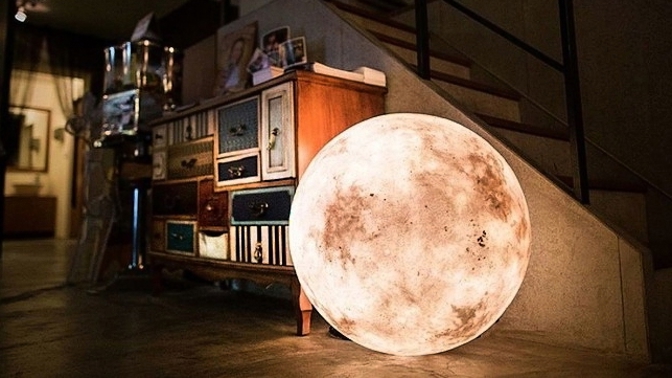Měsíční lampu musí mít každý, kdo si potrpí na styl a trendy.