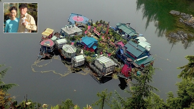 Freedom Cove se nalézá nedaleko pobřeží pobřeží Vancouver Island.