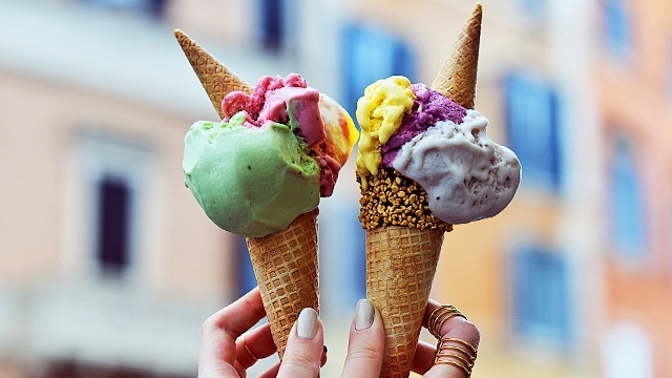 Zmrzlina obsahuje až 50 % vzduchu, a proto ji slížete rychleji.