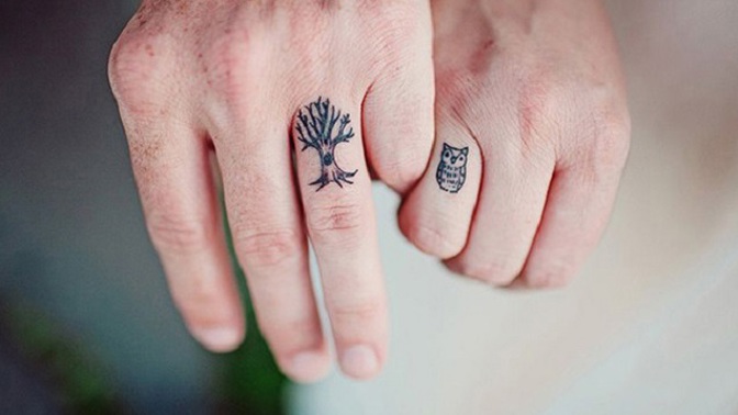 Nikdo vám nezakazuje svatební tetování v podobě snubních prstenů. Jen existují daleko originálnější nápady.