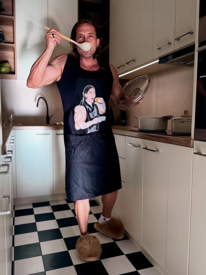 A také radí s recepty. Dokonce si na to pořídila originální zástěru. 