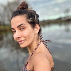 Bez líčení se také pravidelně otužuje. 