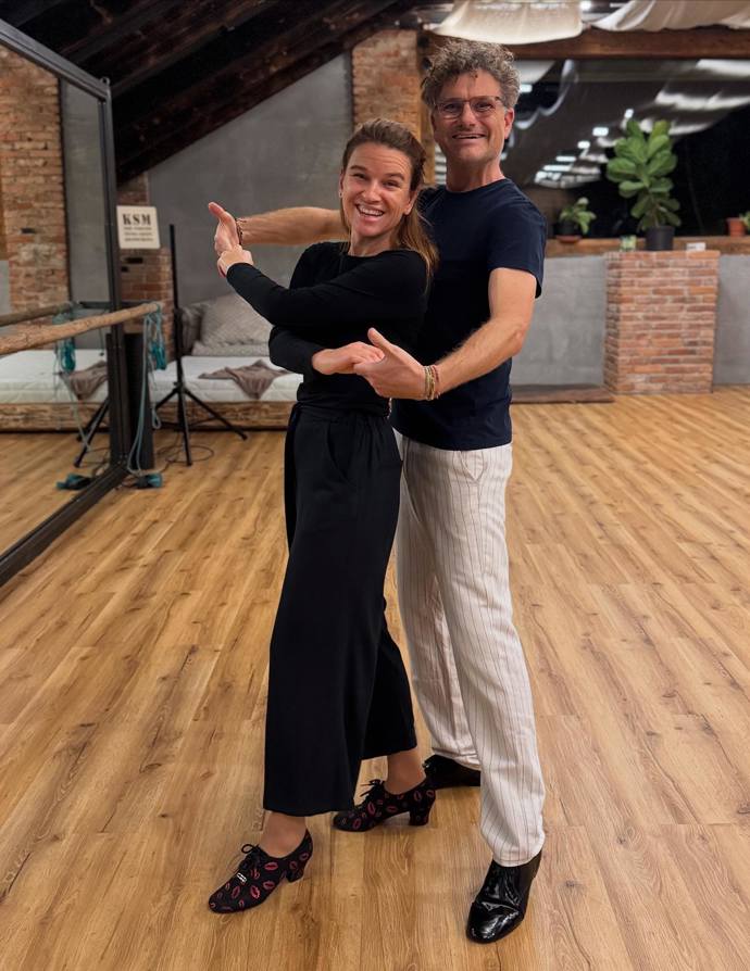 Každé pondělí si dopřává Patrik Hartl lekce tance se svou manželkou Martinkou. 