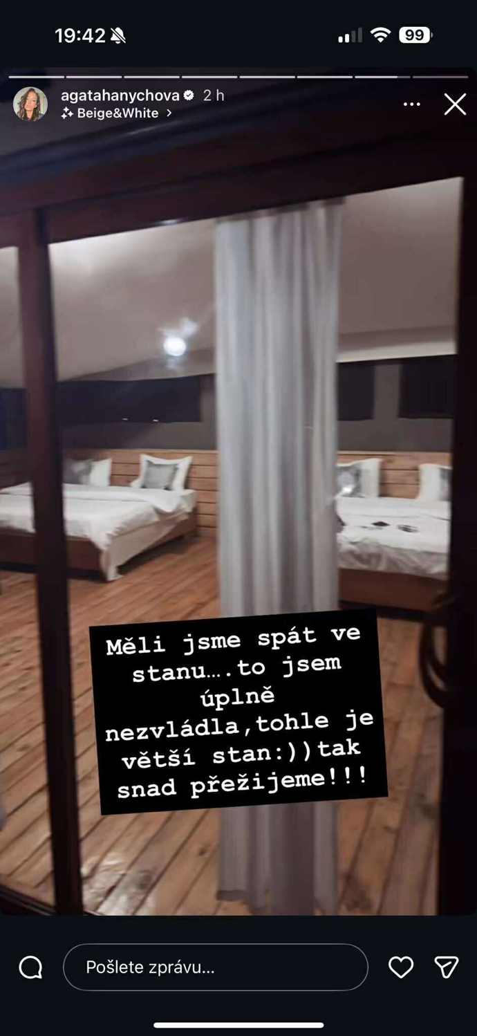 Agáta Hanychová je na safari.