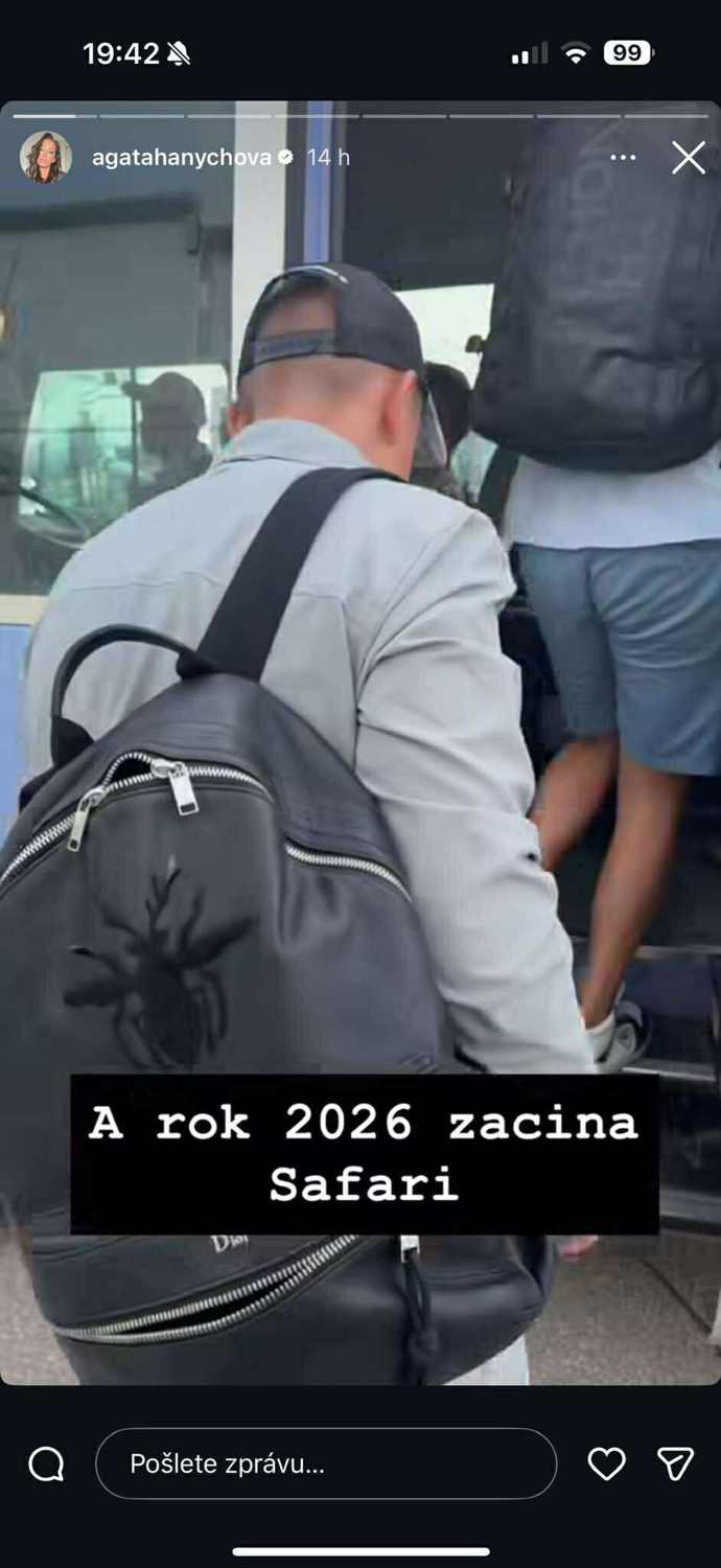 Agáta Hanychová je na safari.