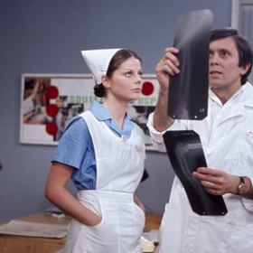 Andrea Čunderlíková byla na konci 70. let hvězdou seriálu Nemocnice na kraji města. Její milostný románek s ortopedem a později primářem Arnoštem Blažejem, kterého hrál Josef Abrhám, byl jednou z hlavních linek příběhu lékařů a sester z nemocnice v Boru.