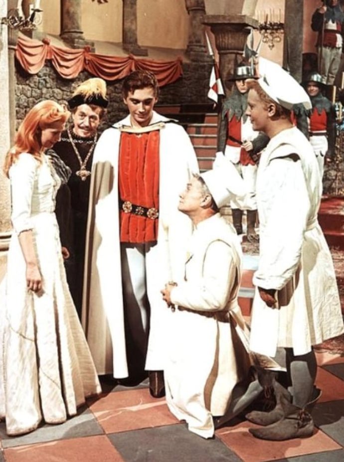 Marie Kyselková, Eduard Kohout, Josef Zíma, Stanislav Neumann a Josef Vinklář. Při natáčení pohádky Princezna se zlatou hvězdou se sešla herecká elita.