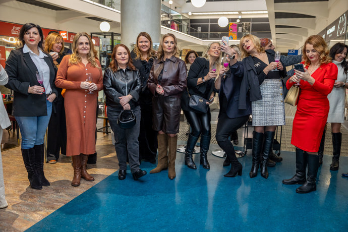 Můžete sami posoudit, že její postava je aktuálně v ideálních proporcích. 