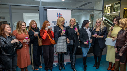 FOTO: Křest nové řady čajů a kolagenu Hanky Kynychové byl plný krásných dam.